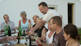 Gäste beim Weinseminar in der Weinakademie Retz